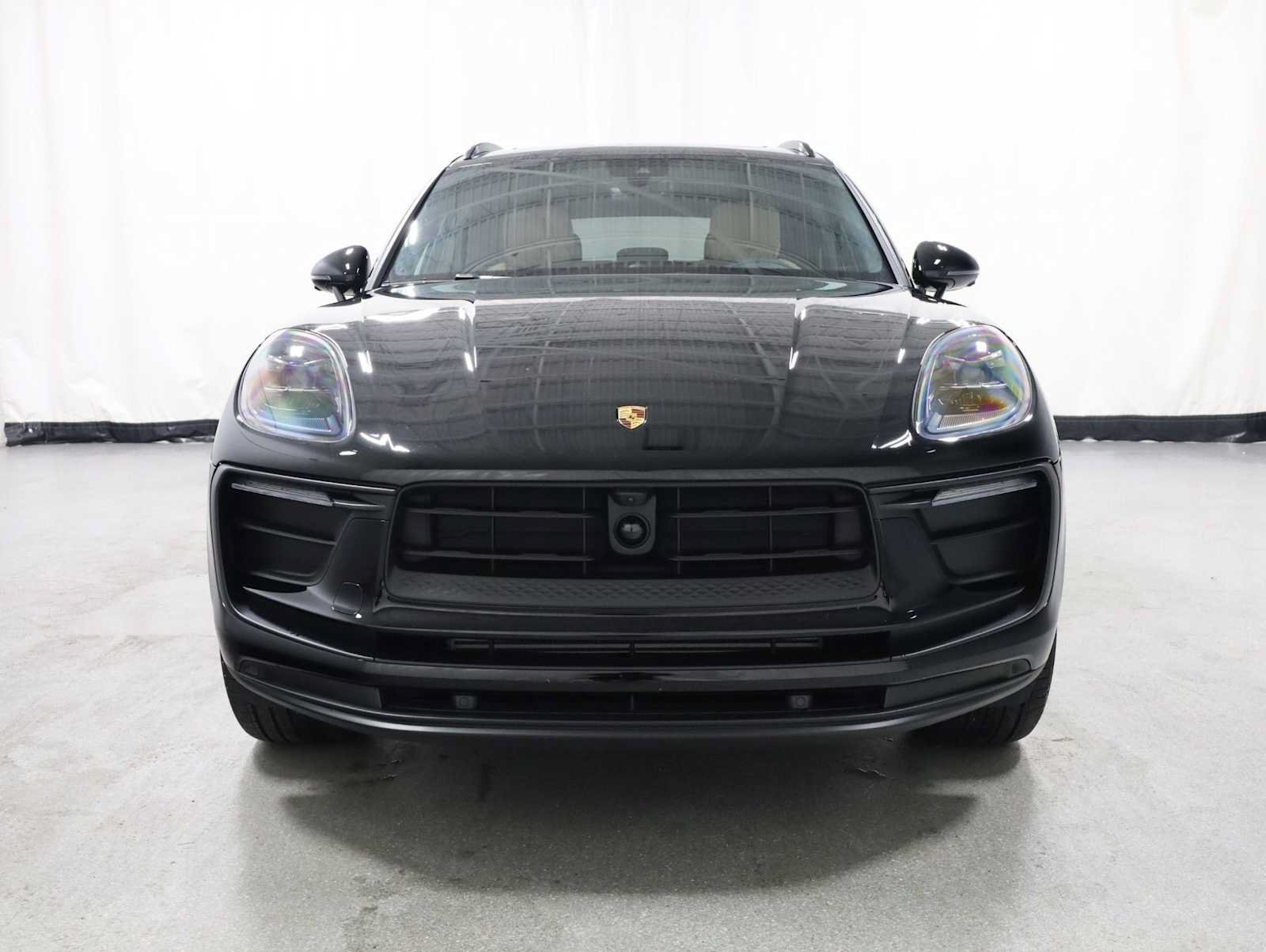 Certified 2026 Porsche Macan AWD/4WD image 14