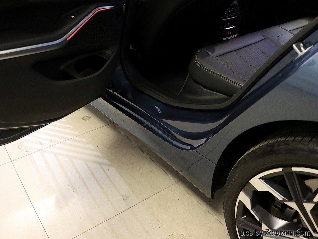 Certified 2025 BMW 330i xDrive Sedan image 29