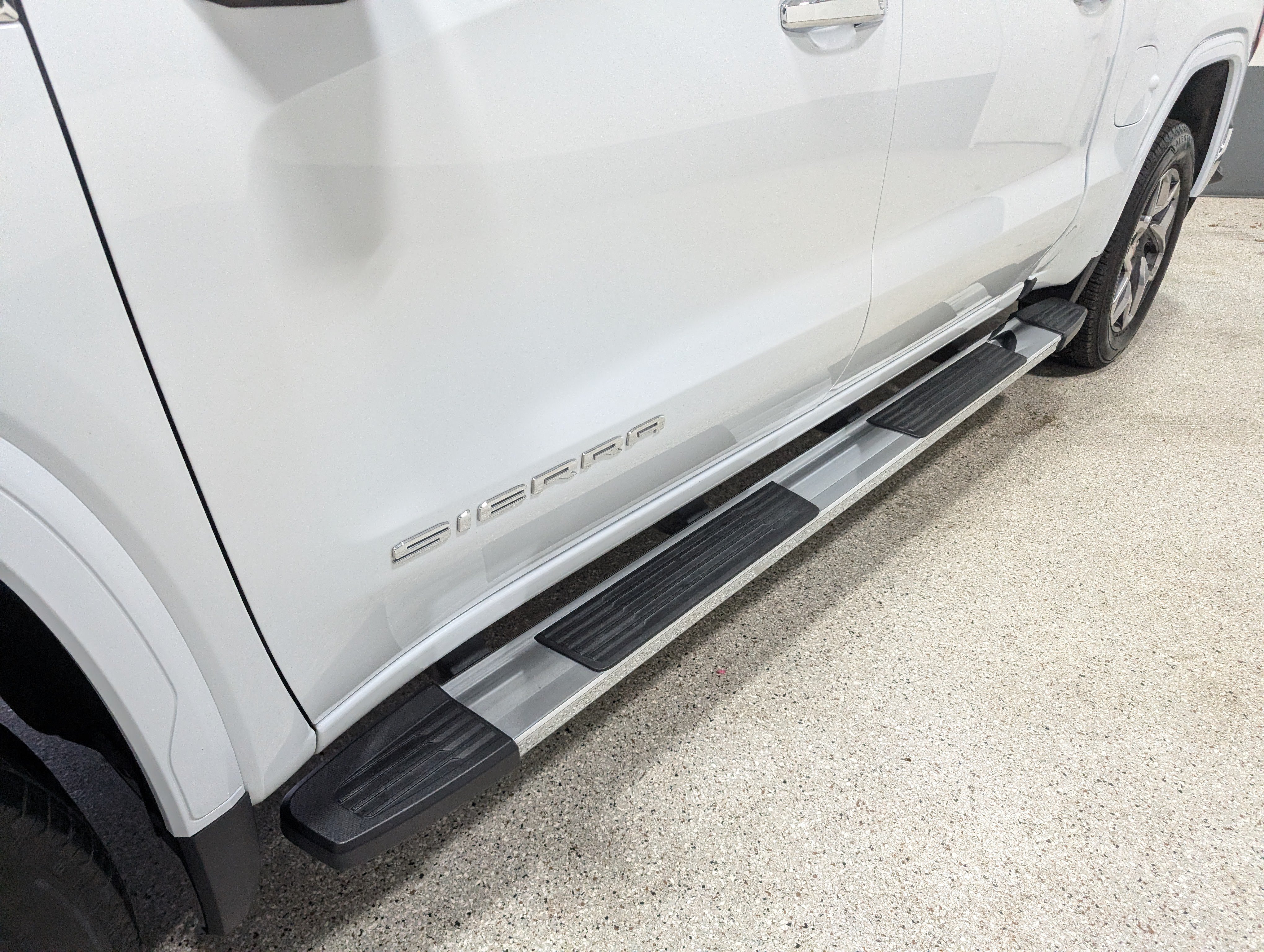 Used 2026 GMC Sierra 1500 SLT w/ SLT Premium Plus Package AWD/4WD image 9