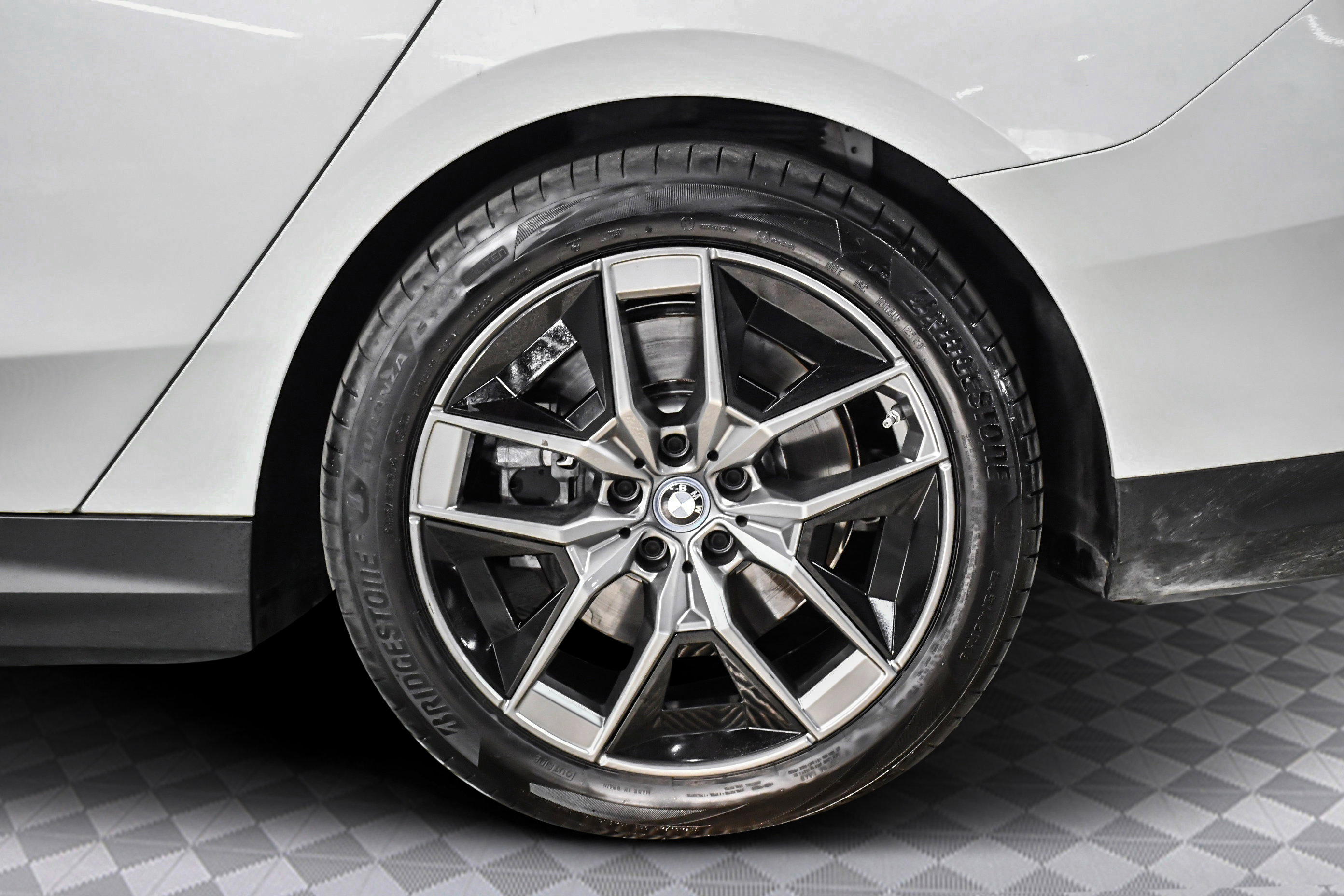 Used 2025 BMW i5 eDrive40i image 30