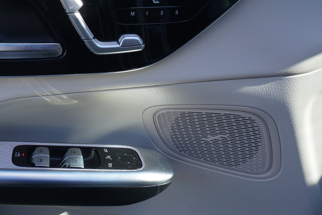 Used 2025 Mercedes-Benz GLC 300 4MATIC image 11