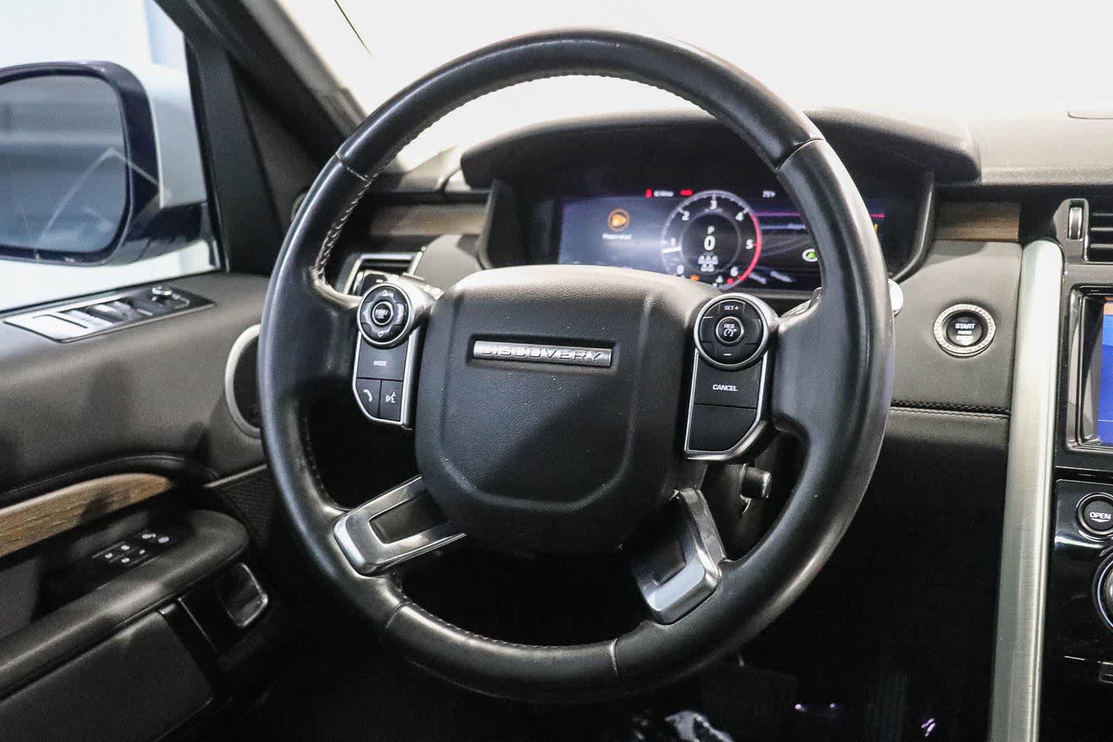 Used 2018 Land Rover Discovery HSE AWD/4WD image 16