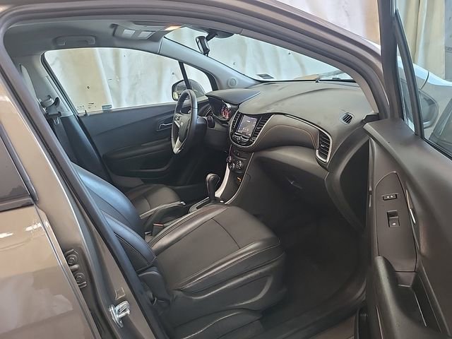 Used 2021 Chevrolet Trax LT w/ LT Convenience Package AWD/4WD image 11
