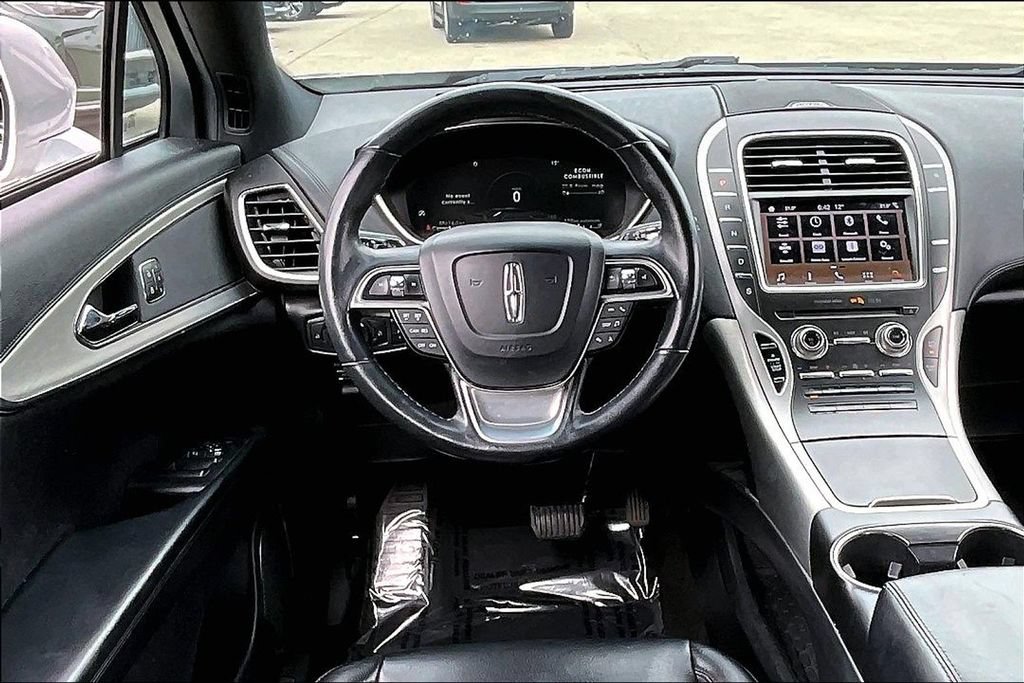 Used 2019 Lincoln Nautilus Premier AWD/4WD image 17