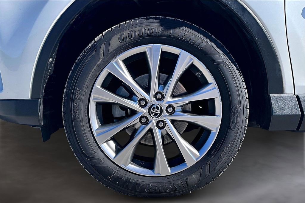 Used 2016 Toyota RAV4 Limited image 33