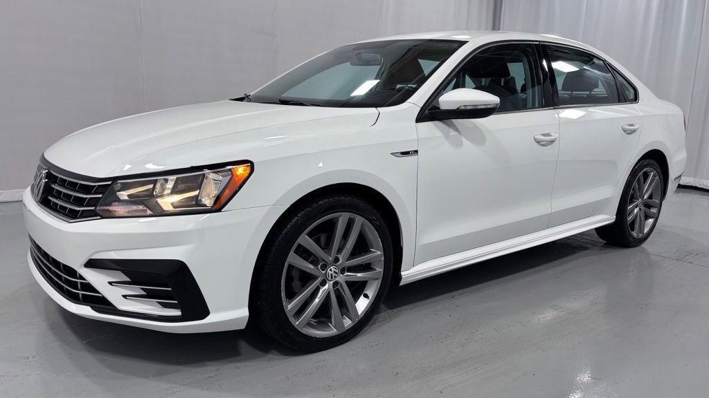 Used 2018 Volkswagen Passat 2.0T R-Line FWD image 1