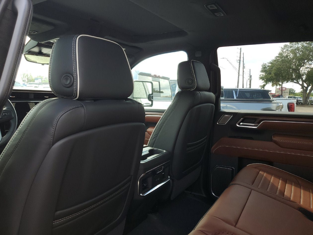 New 2026 GMC Sierra 3500 Denali Ultimate AWD/4WD image 11