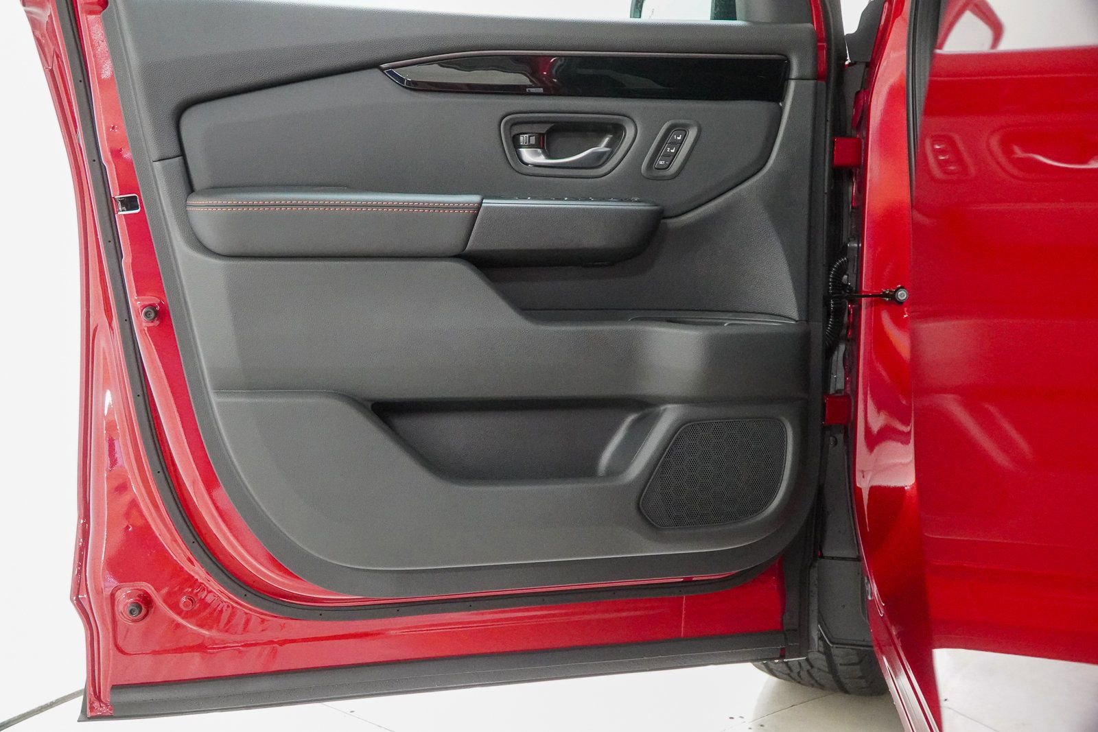New 2025 Honda Pilot TrailSport image 18