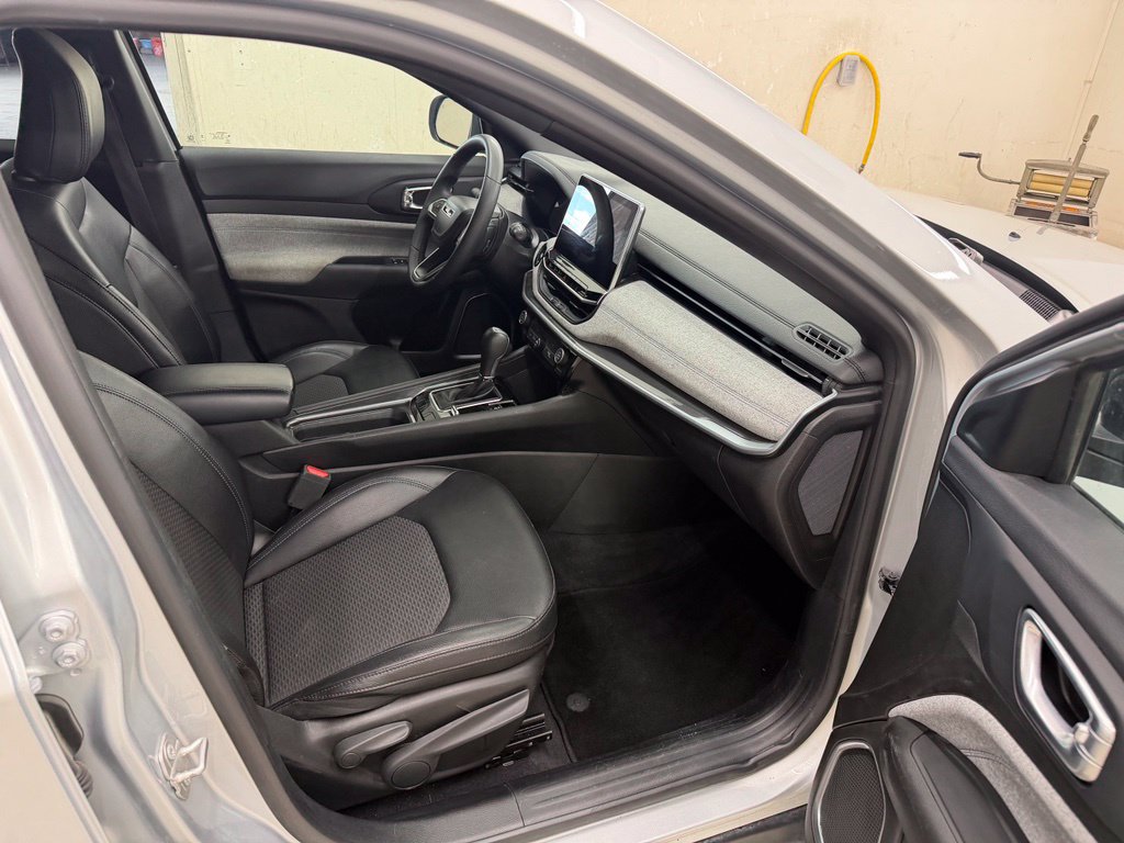 Used 2024 Jeep Compass Latitude AWD/4WD image 14