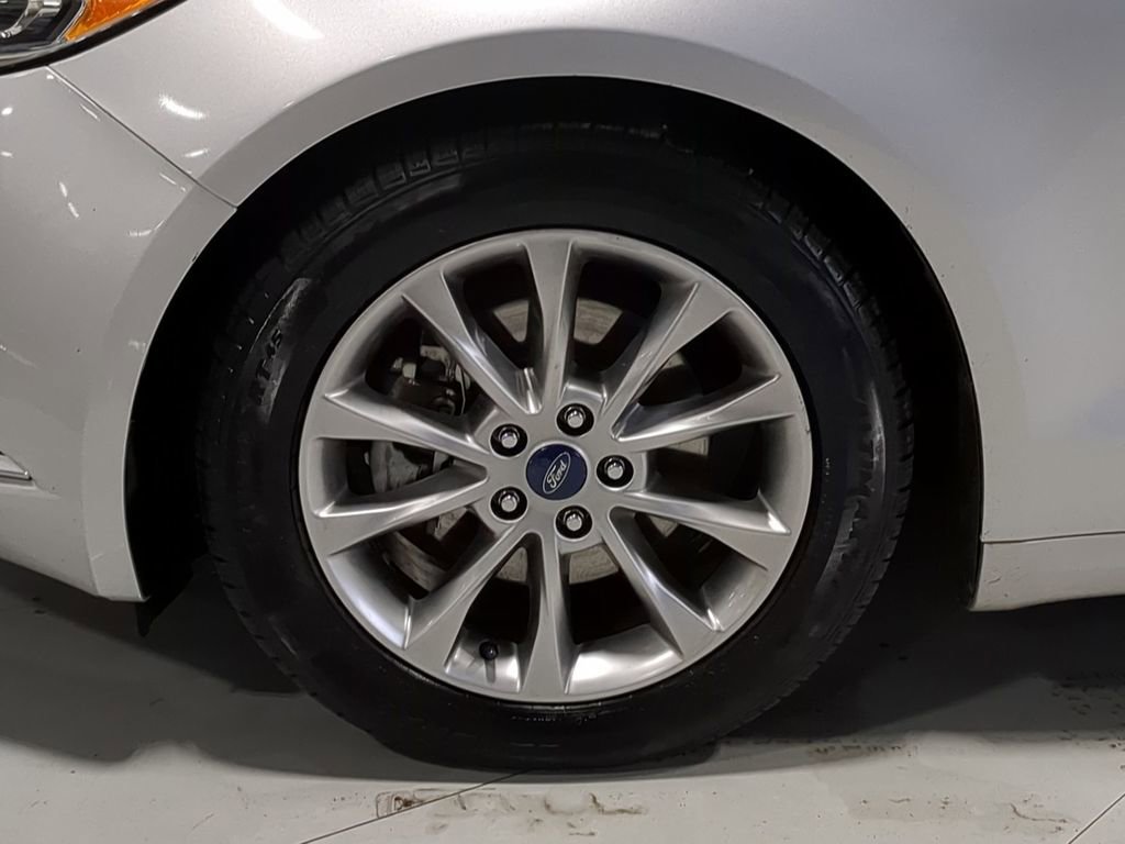 Used 2017 Ford Fusion SE w/ Fusion SE Technology Package image 27