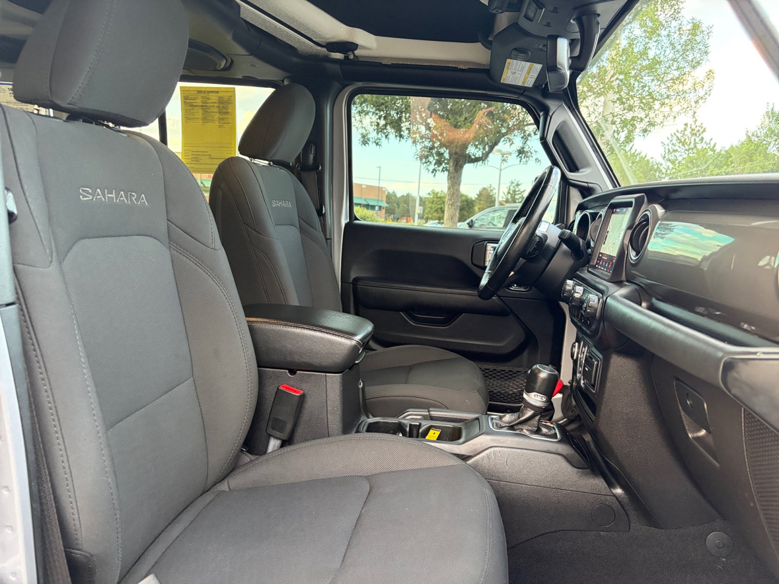 Used 2020 Jeep Wrangler Unlimited Sahara AWD/4WD image 27