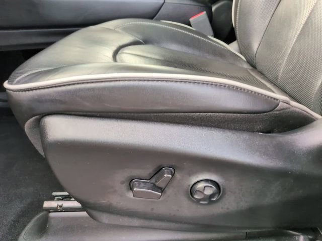 Used 2025 Chrysler Pacifica Limited FWD image 16