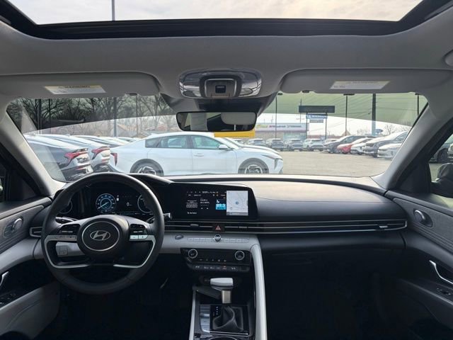 Used 2025 Hyundai Elantra Limited w/ Cargo Package image 13