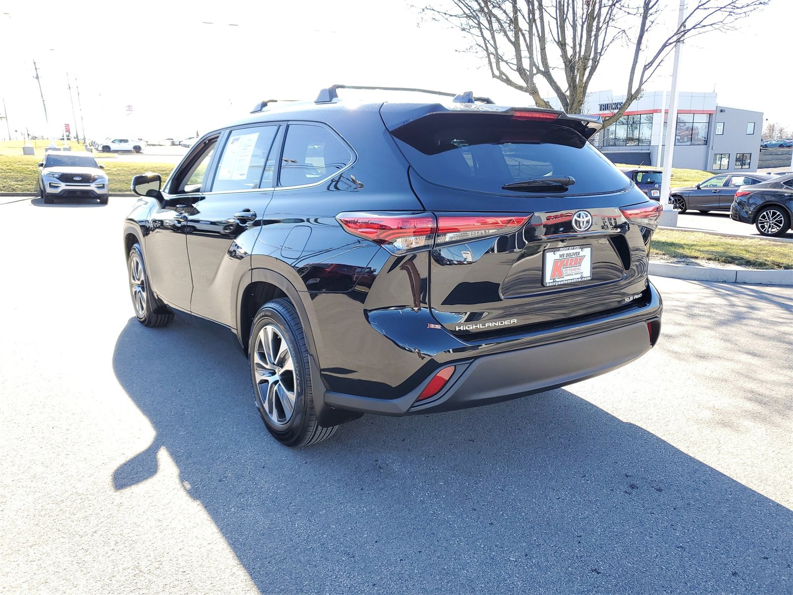 Certified 2023 Toyota Highlander XLE image 3