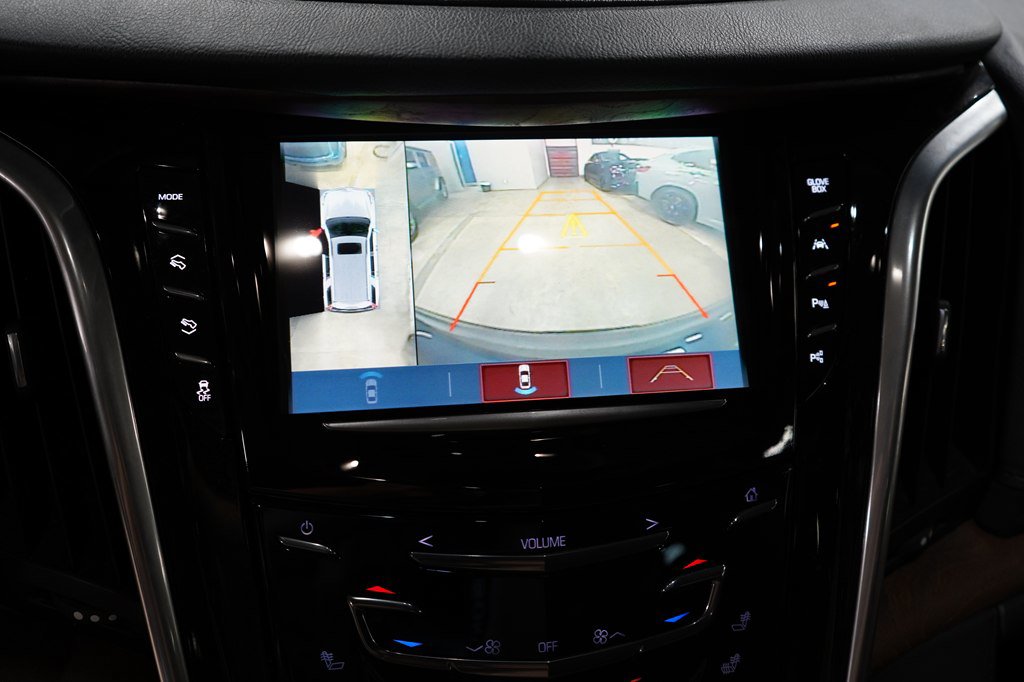 Used 2020 Cadillac Escalade Premium Luxury RWD image 33