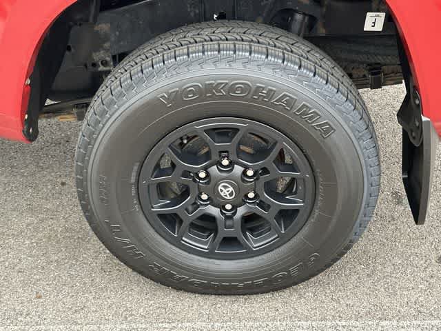 Used 2022 Toyota Tacoma SR5 AWD/4WD image 5