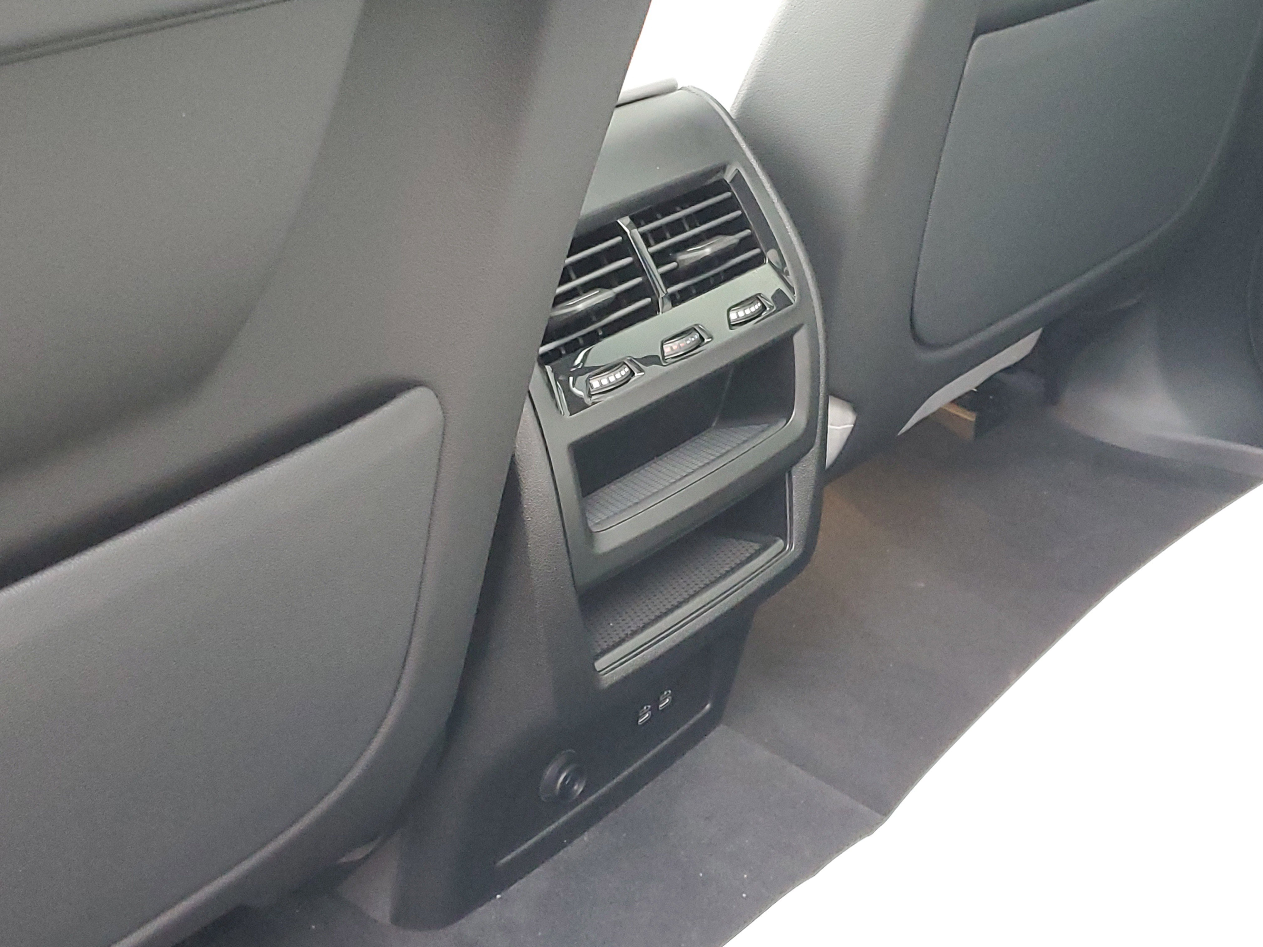 New 2026 BMW X5 xDrive50e image 25