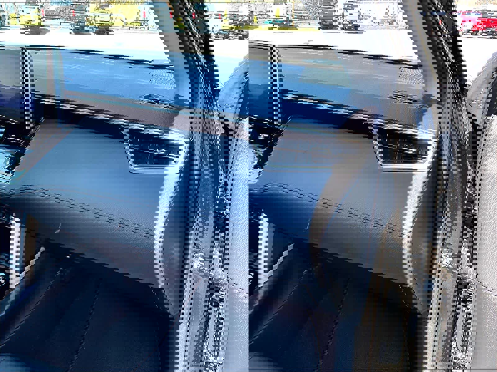 Used 2024 Toyota Corolla Cross XLE w/ Convenience Package image 13