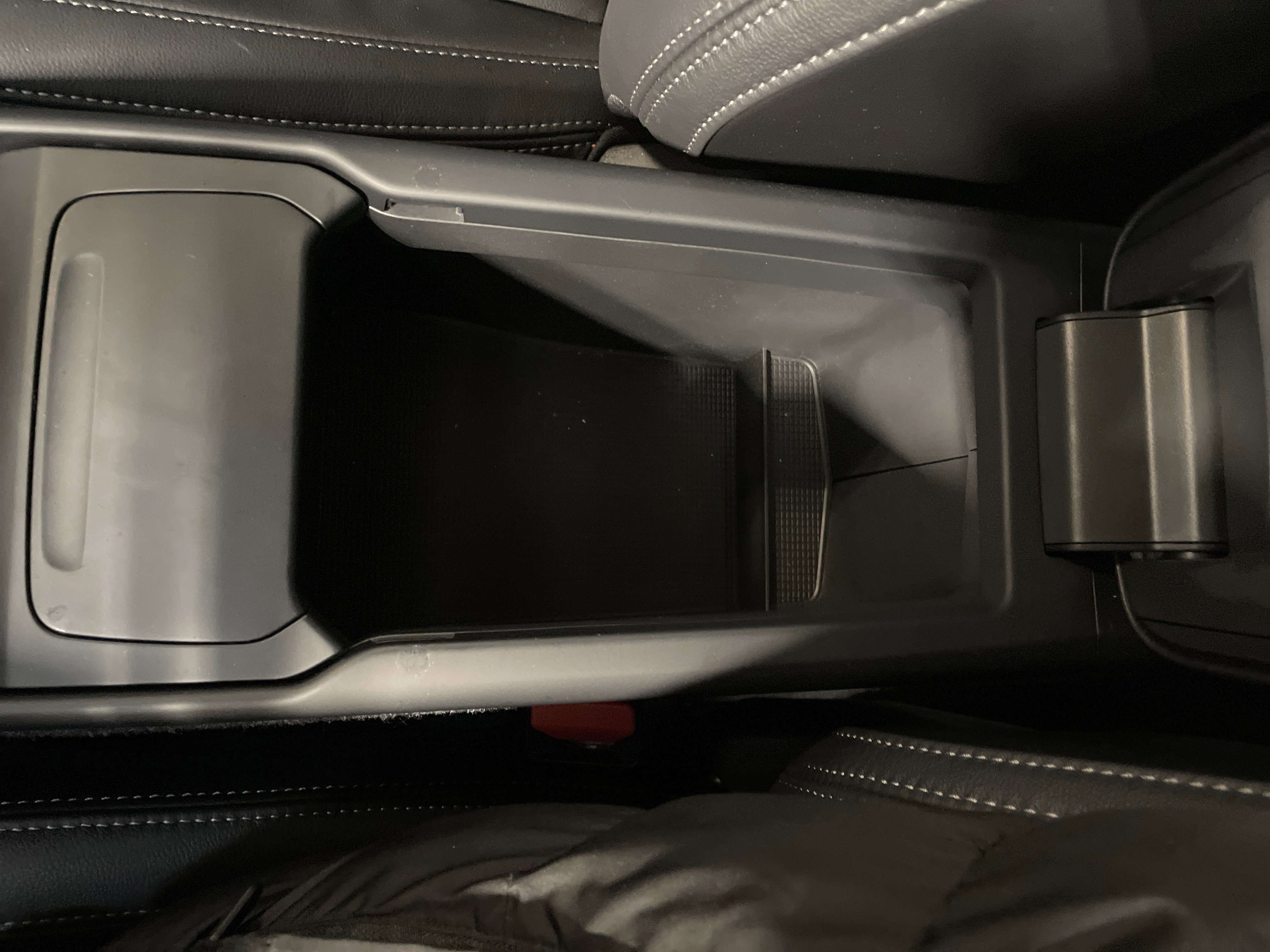 Used 2025 Volvo XC40 B5 Core image 36