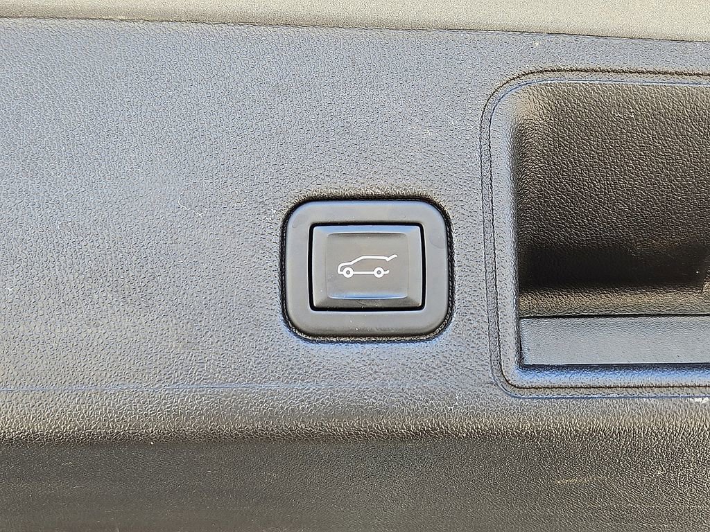 Used 2024 GMC Terrain SLT AWD/4WD image 16