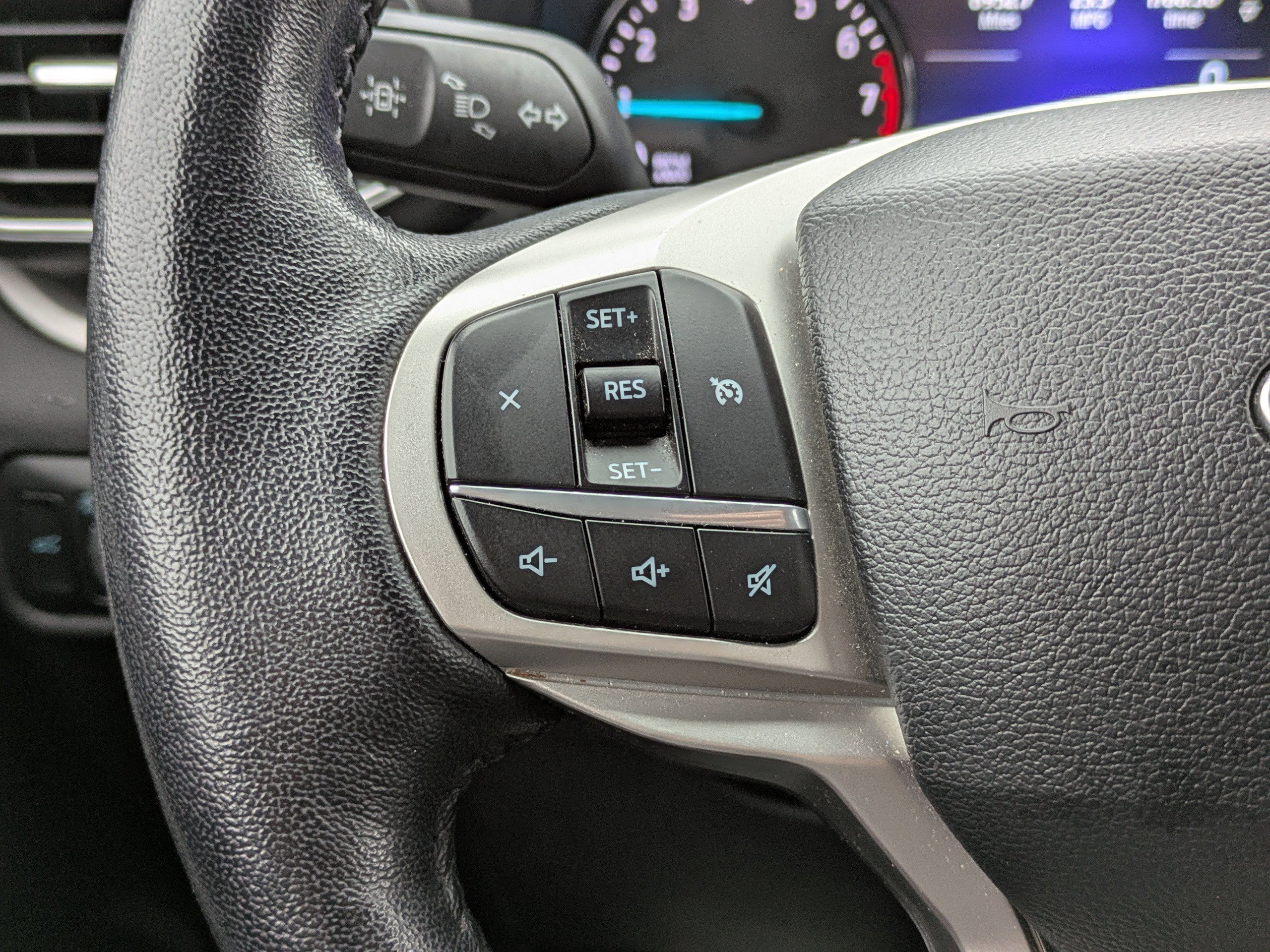 Used 2022 Ford Explorer XLT w/ Equipment Group 202A image 27