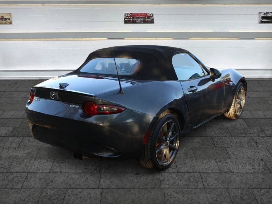 Used 2017 MAZDA MX-5 Miata Club RWD image 8