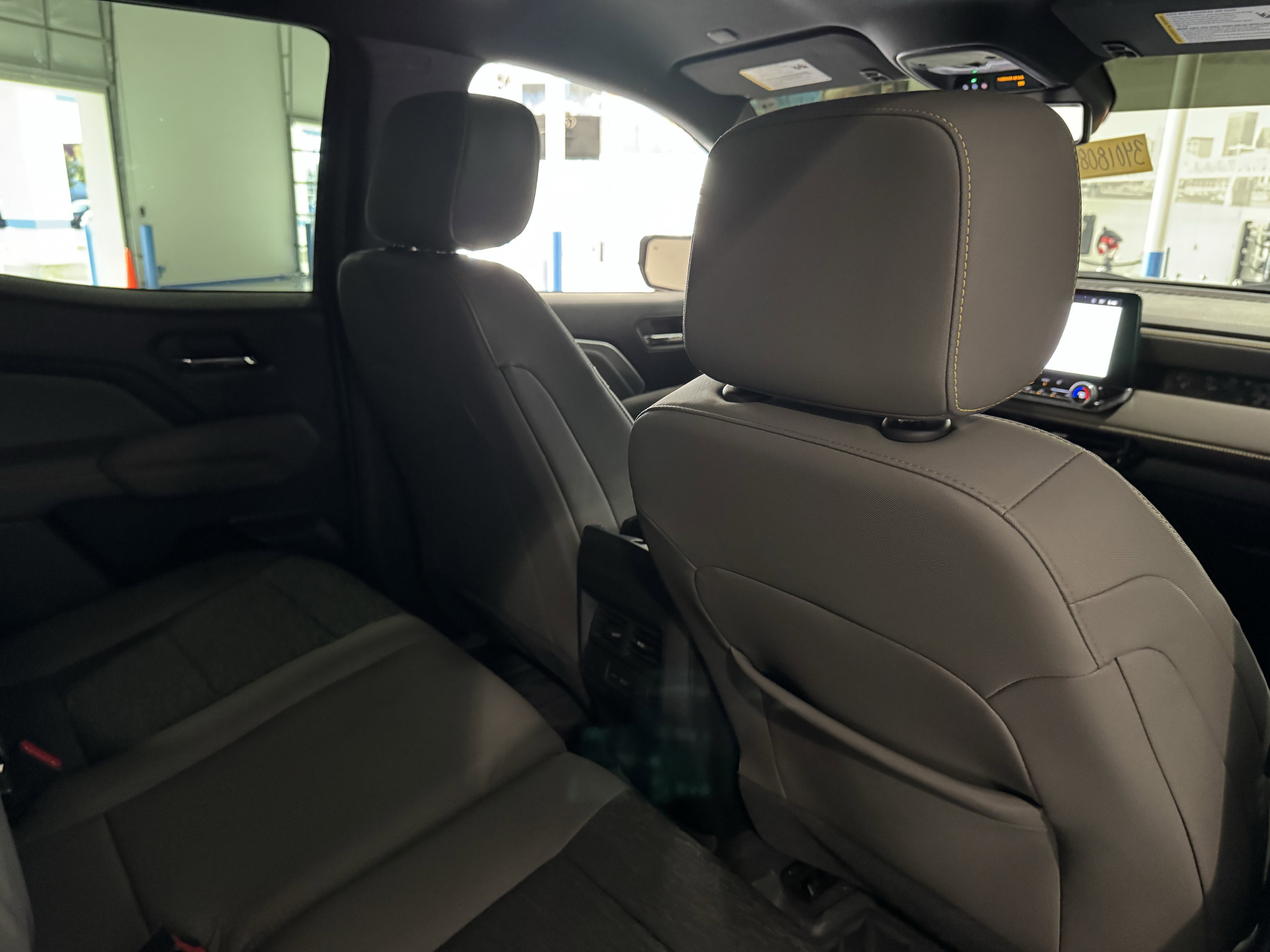 Used 2024 Chevrolet Colorado ZR2 w/ Technology Package image 35