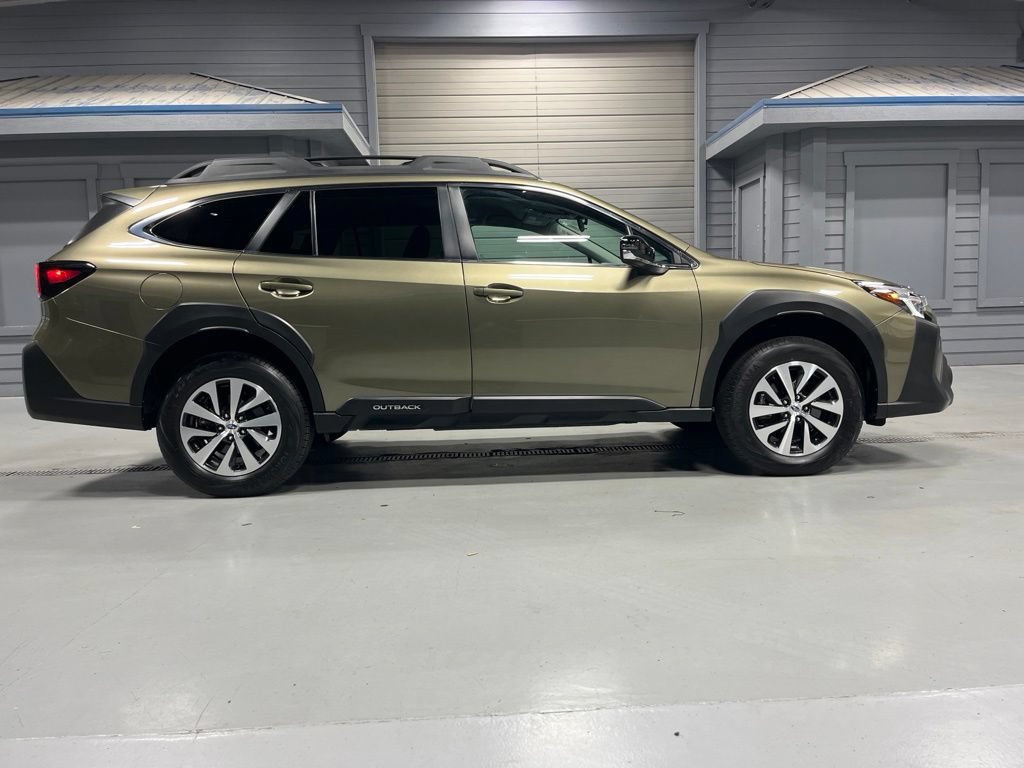 Used 2024 Subaru Outback Premium AWD/4WD image 10