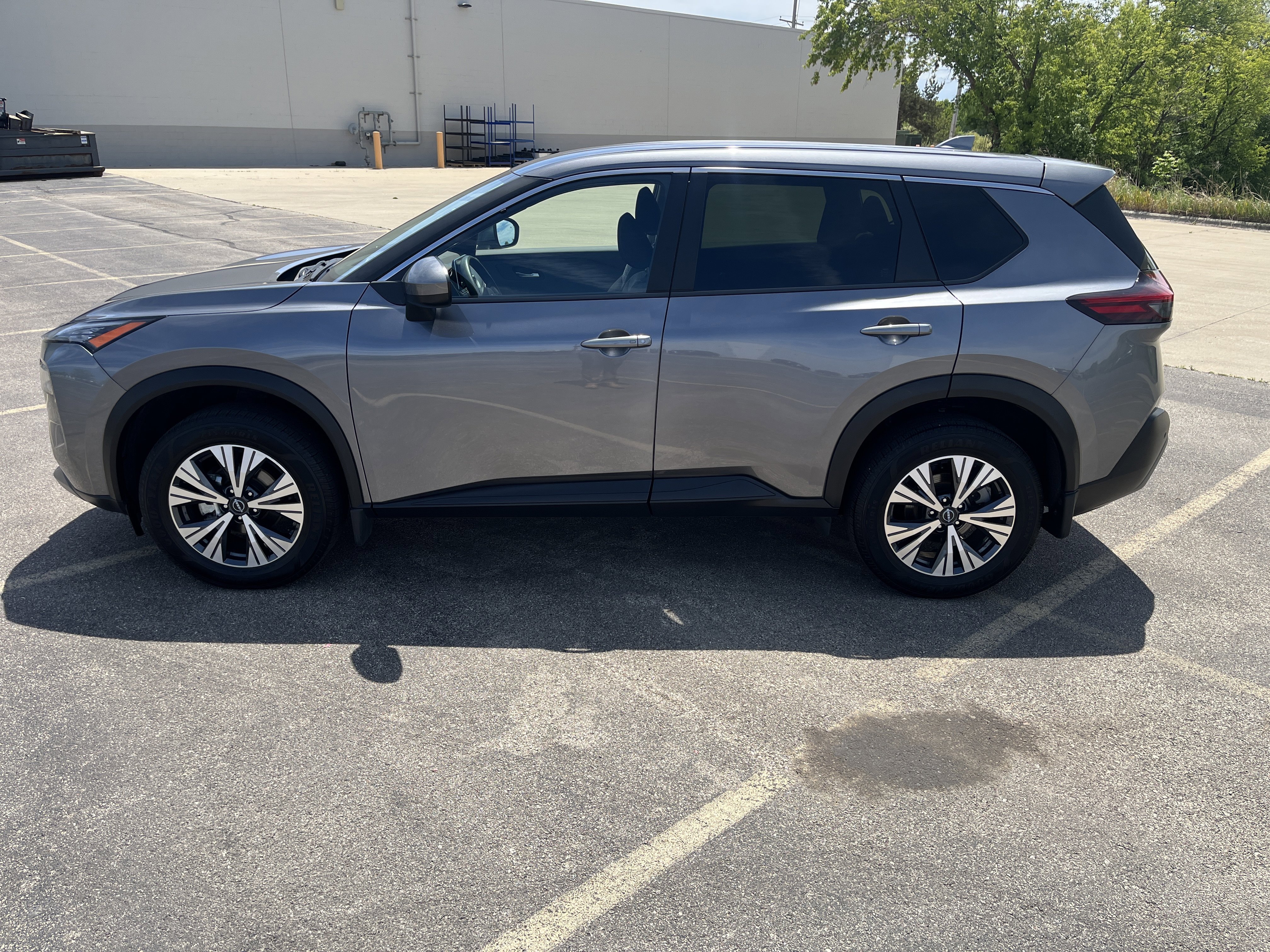 Used 2023 Nissan Rogue SV AWD/4WD image 3