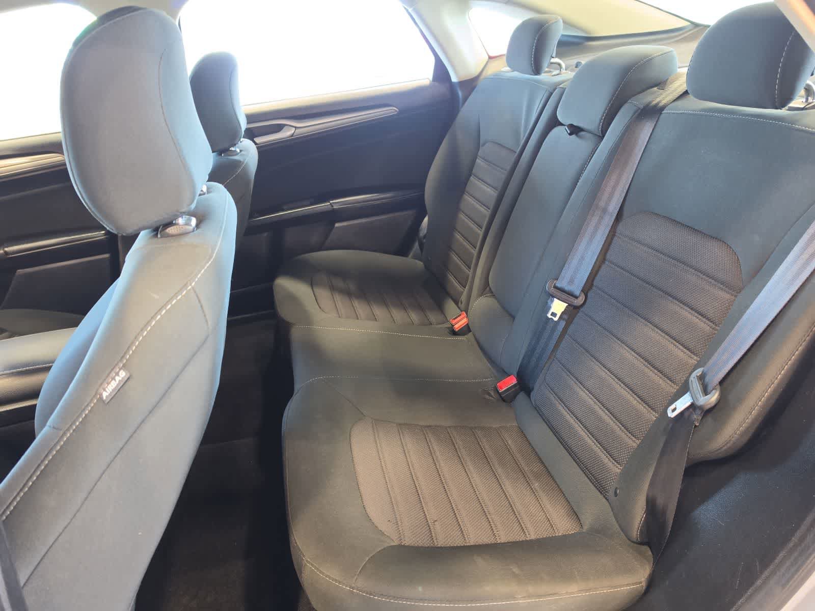 Used 2020 Ford Fusion SE FWD image 28
