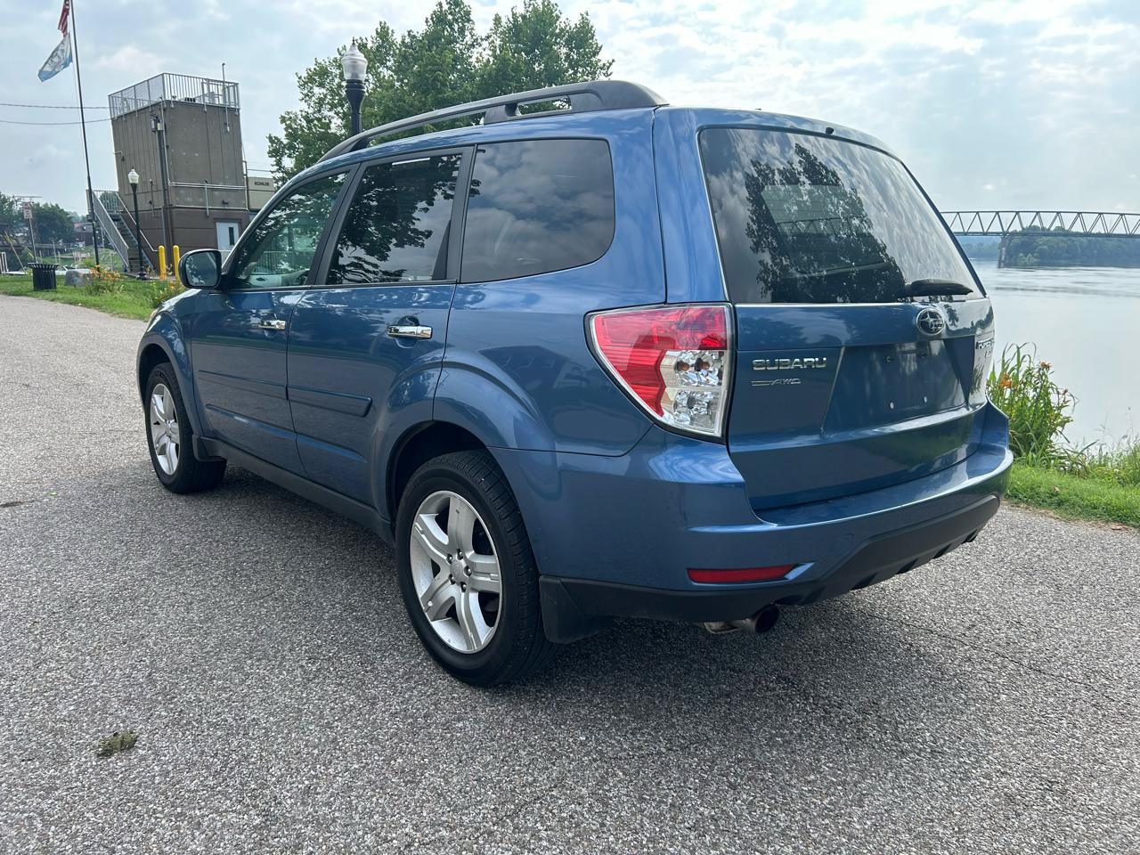 Used 2010 Subaru Forester 2.5X Limited AWD/4WD image 4