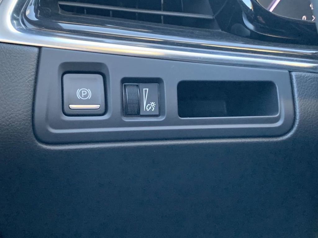 Certified 2025 Cadillac XT5 Premium Luxury image 15