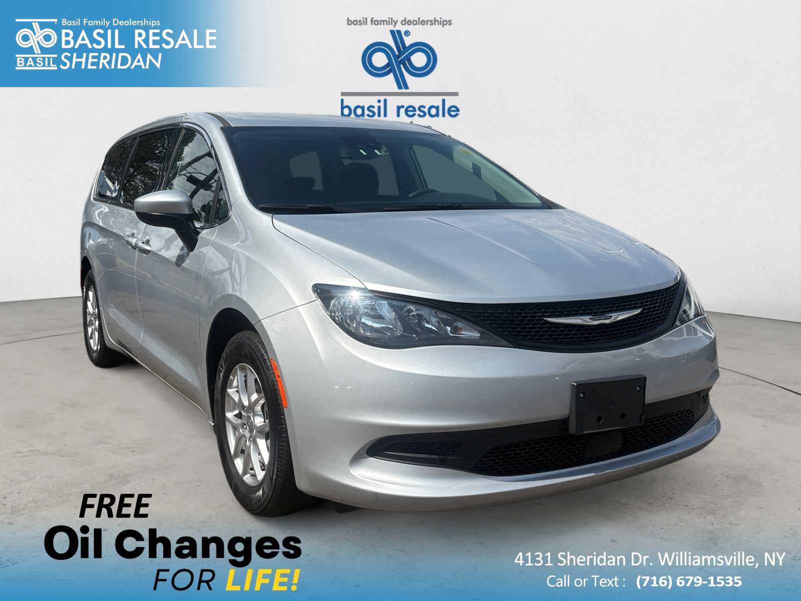 Used 2023 Chrysler Voyager LX image 1