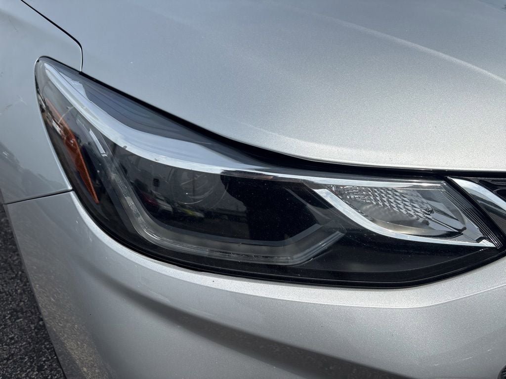 Used 2017 Chevrolet Cruze LT w/ Convenience Package FWD image 4