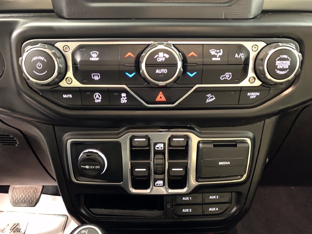 Used 2019 Jeep Wrangler Unlimited Sahara AWD/4WD image 27