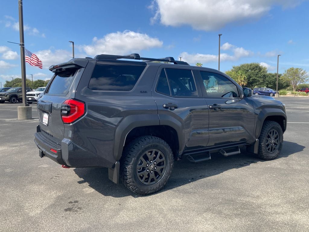 New 2026 Toyota 4Runner SR5 AWD/4WD image 4