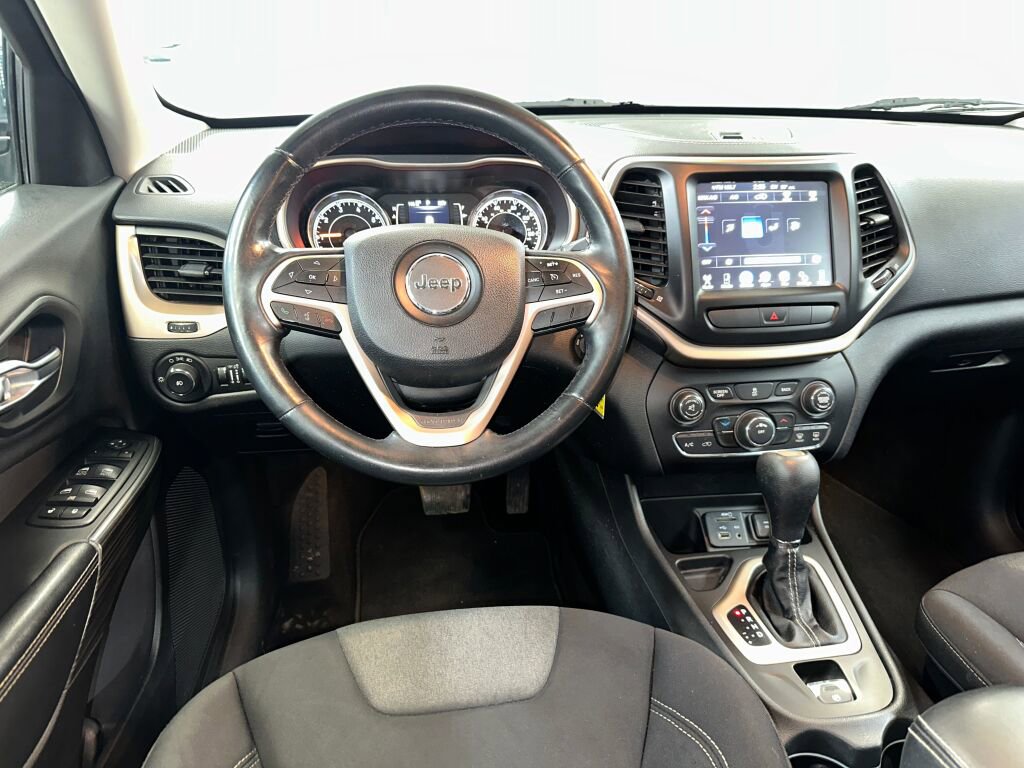 Used 2014 Jeep Cherokee Latitude image 2