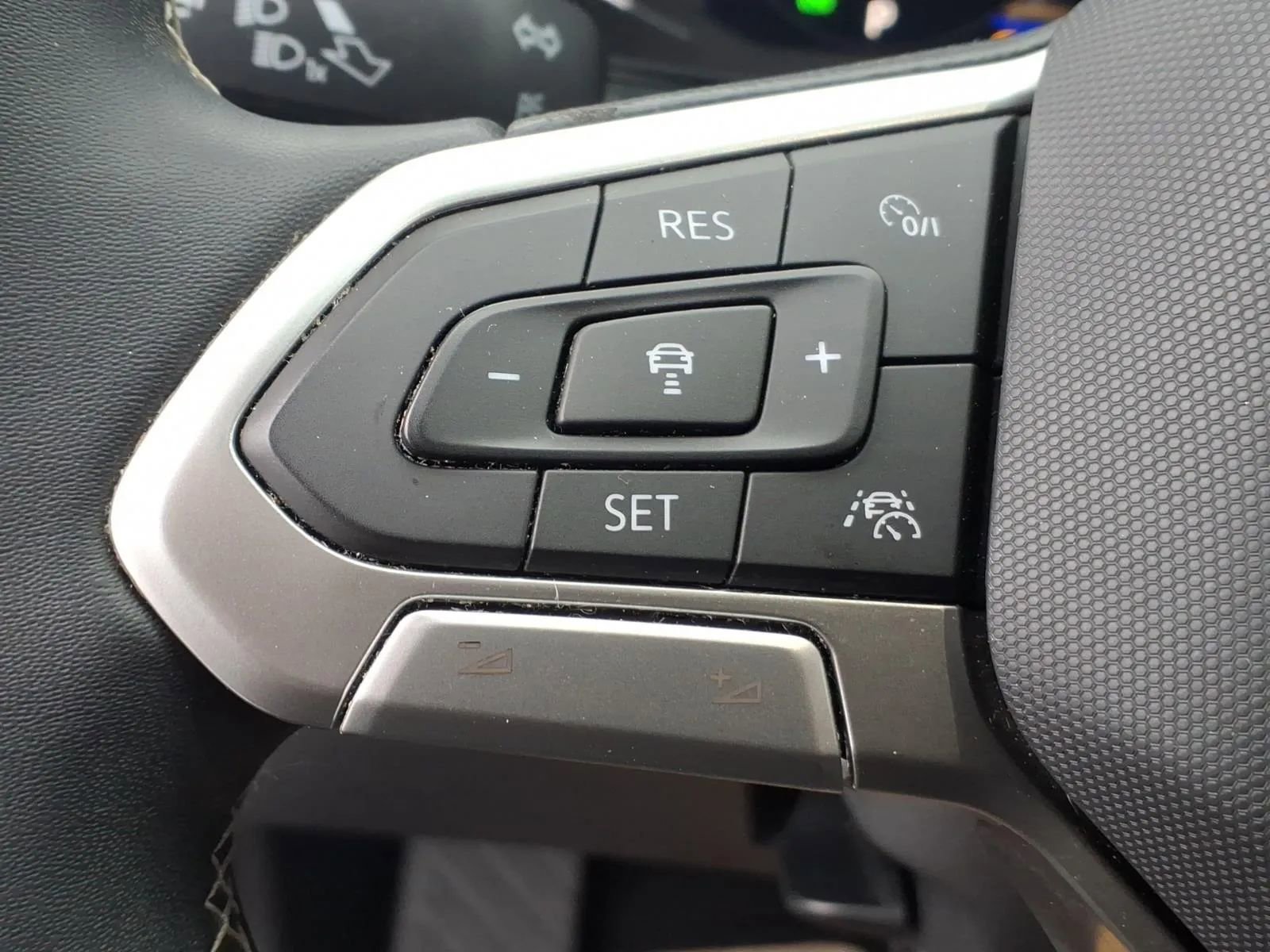 Used 2022 Volkswagen Taos SEL w/ Panoramic Sunroof Package AWD/4WD image 29