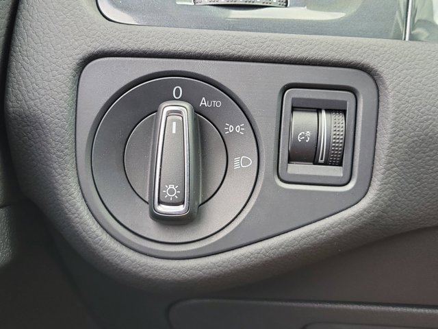 Used 2021 Volkswagen Golf 4-Door image 22