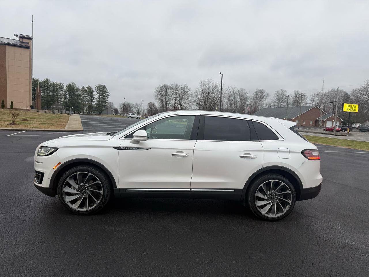 Used 2019 Lincoln Nautilus Reserve w/ Ultimate Package AWD/4WD image 4