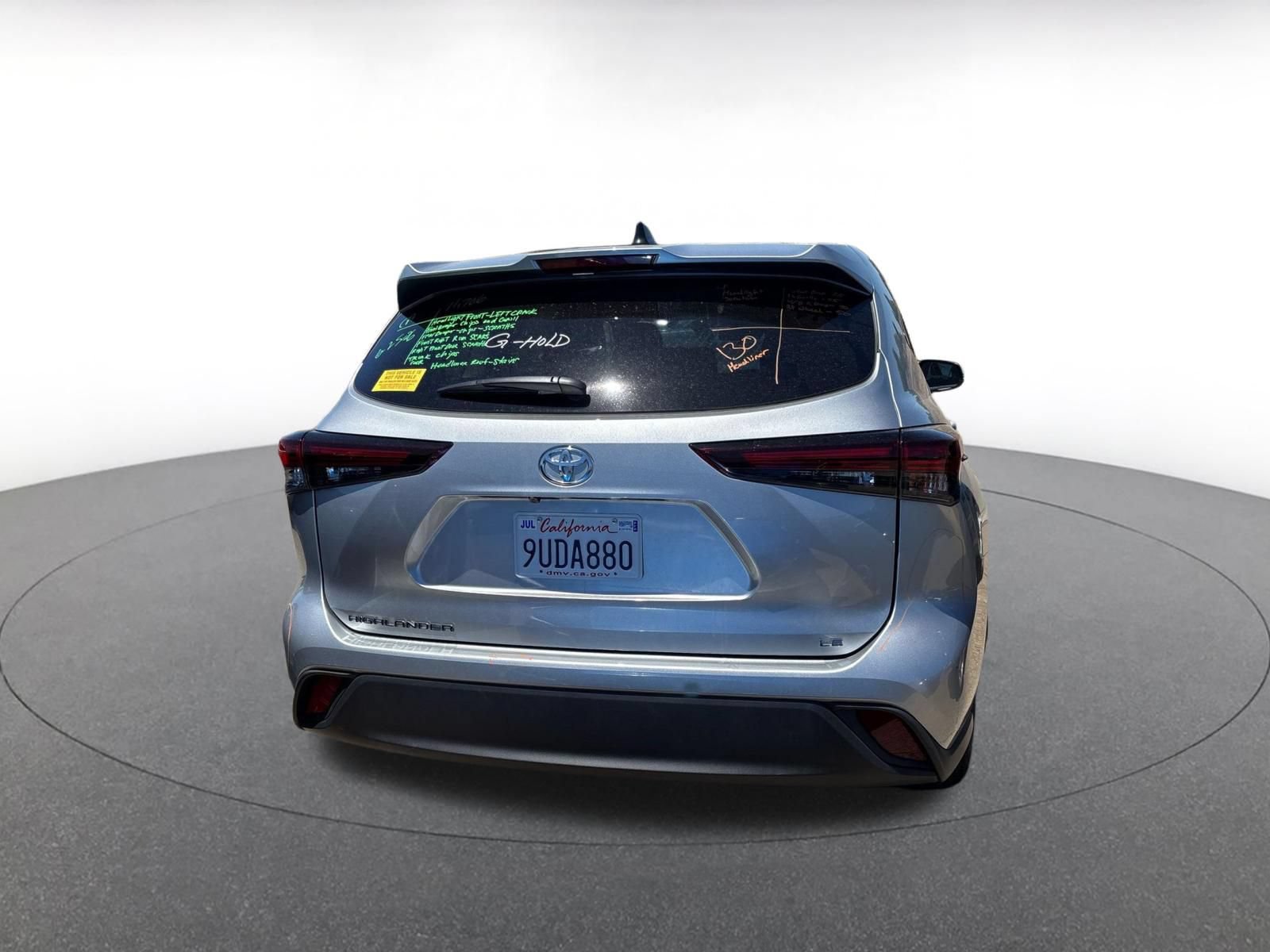 Used 2025 Toyota Highlander LE FWD image 6