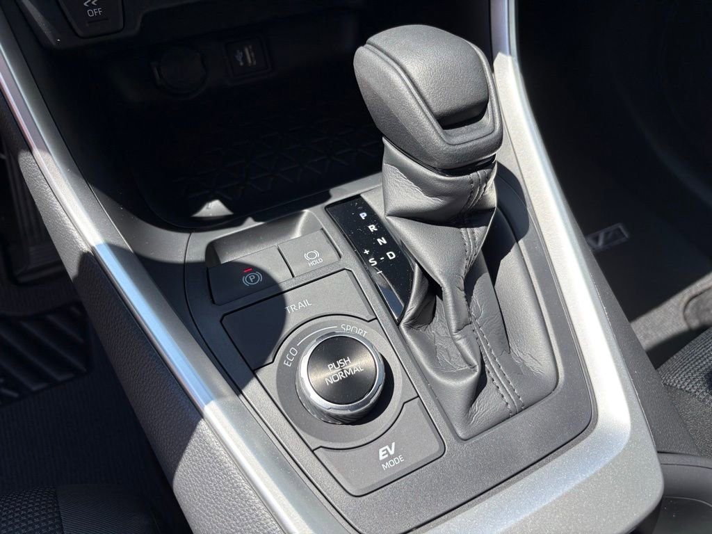 Used 2025 Toyota RAV4 LE image 22