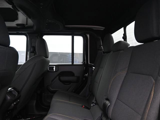 Used 2024 Jeep Gladiator Sport image 16