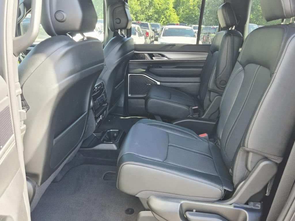 New 2026 Jeep Grand Wagoneer Limited w/ Convenience Group I AWD/4WD image 15