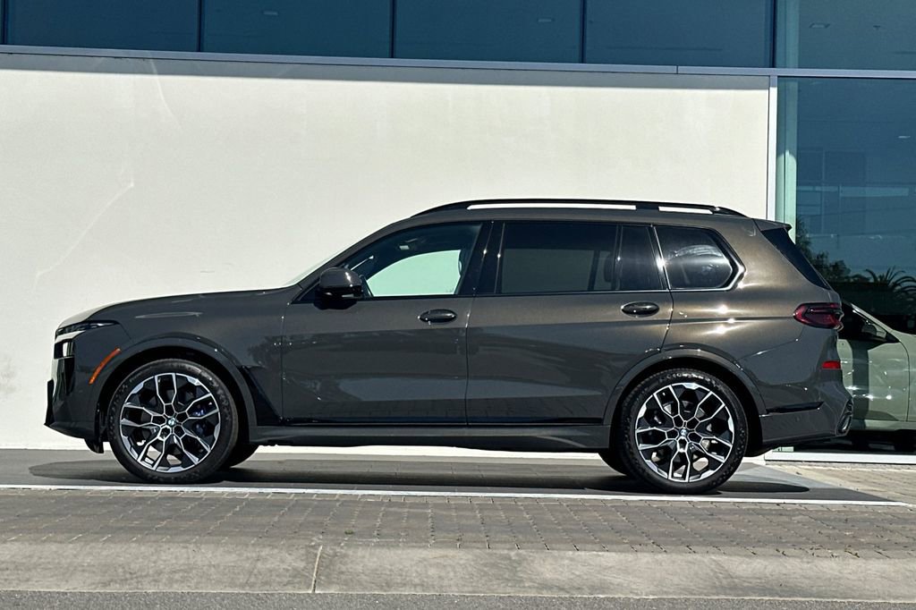 Used 2024 BMW X7 xDrive40i w/ M Sport Package AWD/4WD image 6