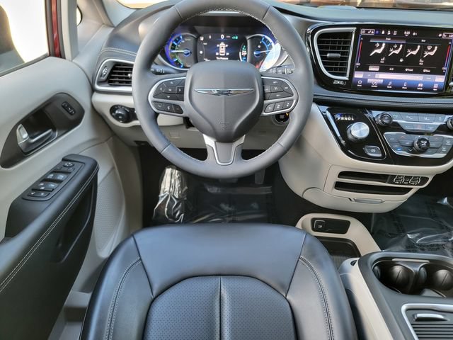 Used 2023 Chrysler Pacifica Touring-L FWD image 32