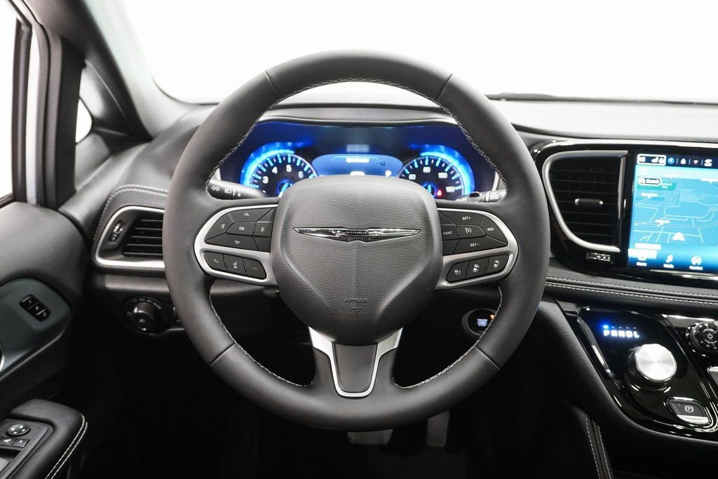 New 2026 Chrysler Pacifica Limited image 21