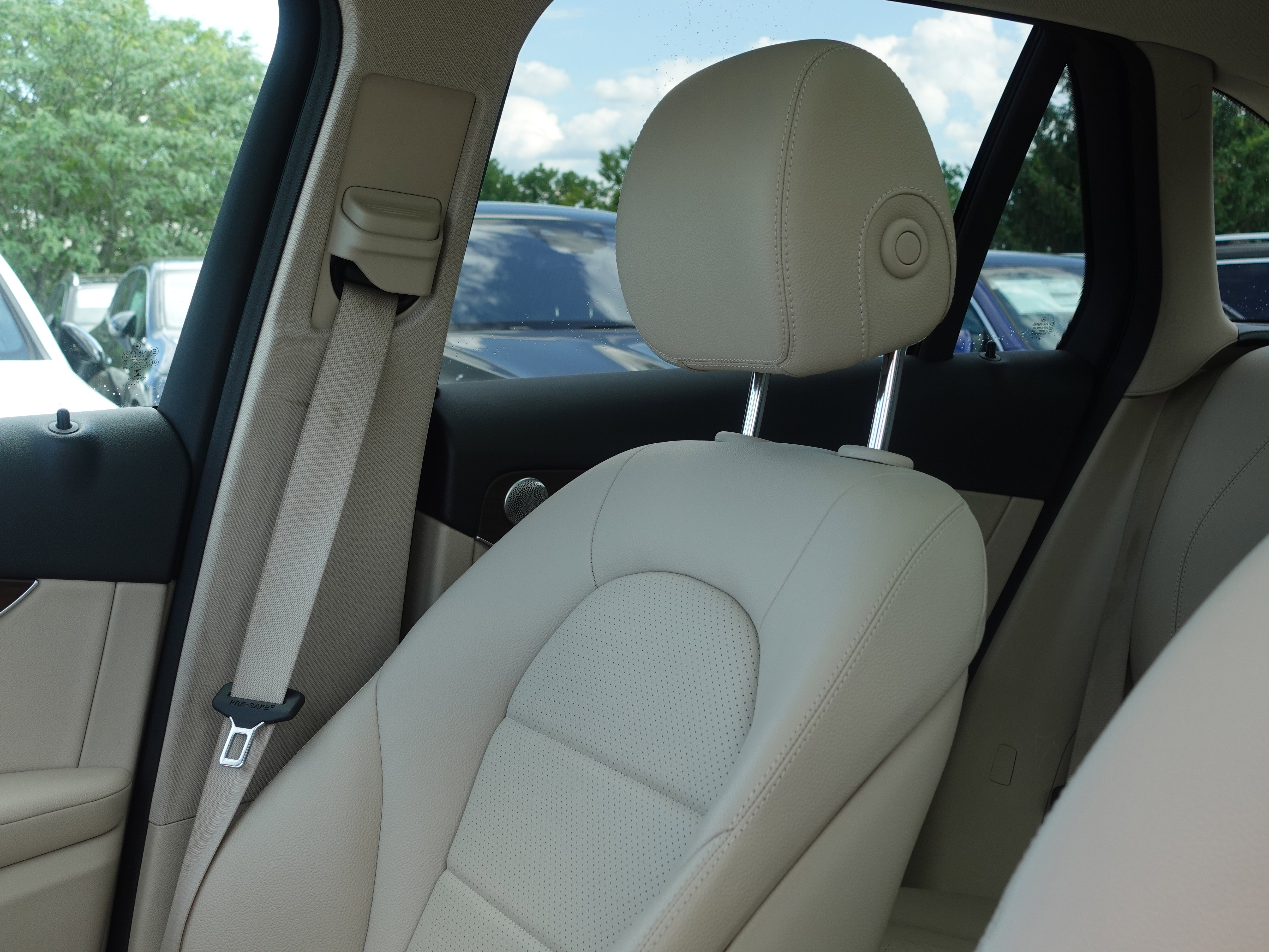 Used 2021 Mercedes-Benz GLC 300 4MATIC image 15