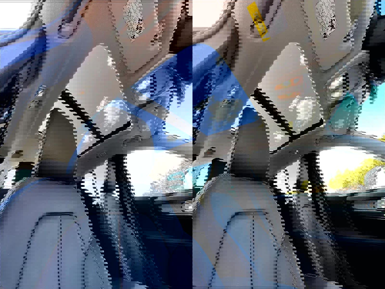 Used 2025 Volvo XC40 B5 Plus image 25