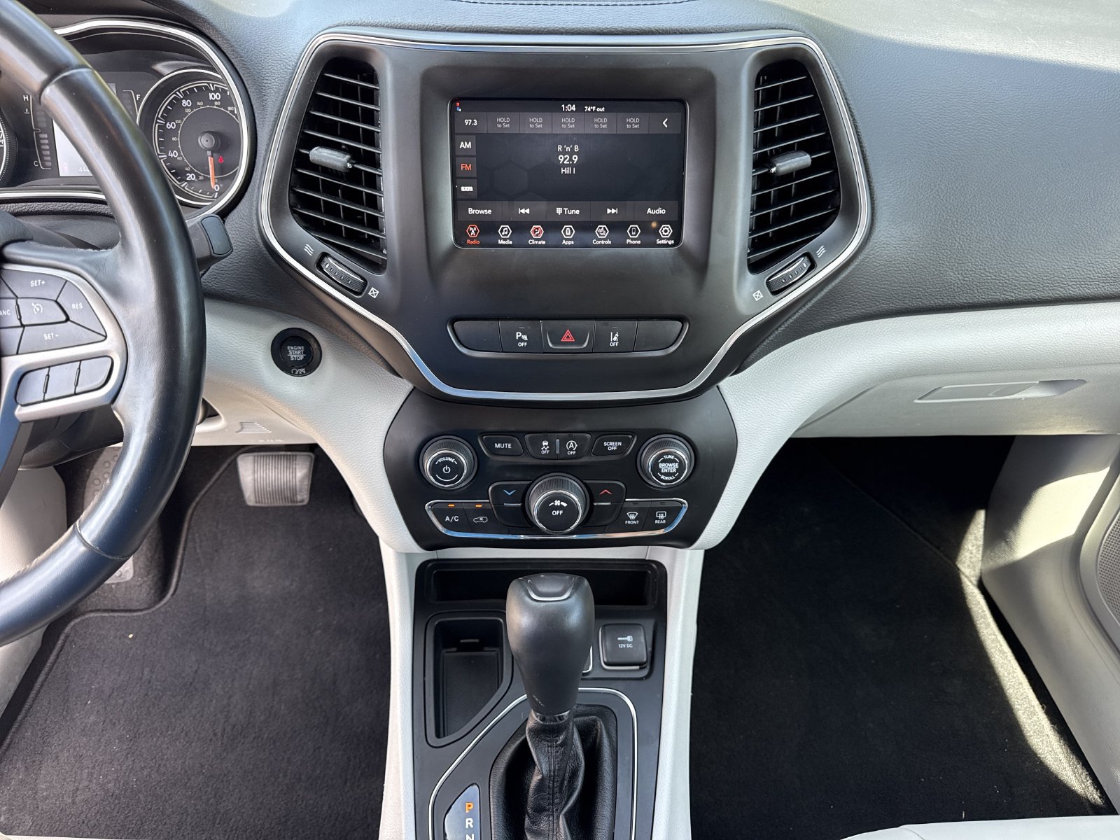 Used 2021 Jeep Cherokee Latitude Plus FWD image 30